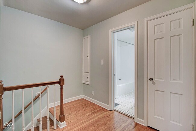 Building Photo - 5043 Boulevard Pl