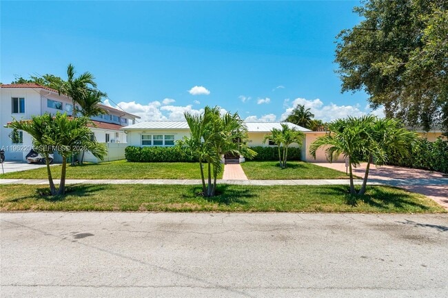 Building Photo - 21320 NE 25th Ct