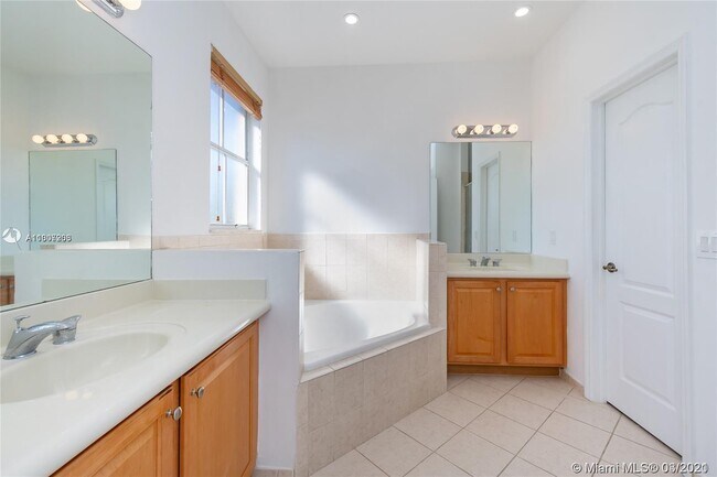 Building Photo - 15244 SW 9th Way