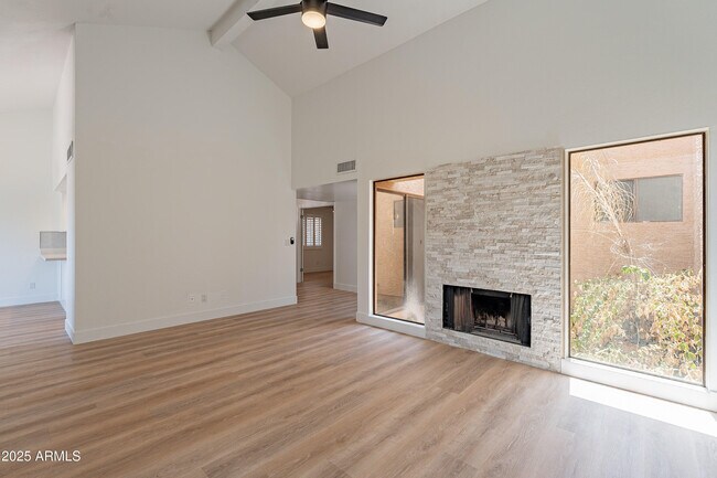 Building Photo - 1717 N Ventura Ln