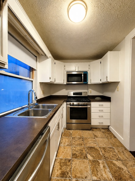 Building Photo - 2170 W 40th Pl