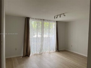 Building Photo - 1740 NW N River Dr