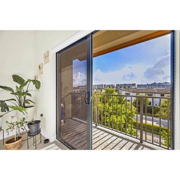 Building Photo - 8045 NW 104th Ave