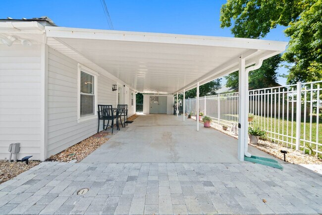 Building Photo - 505 Anemone St