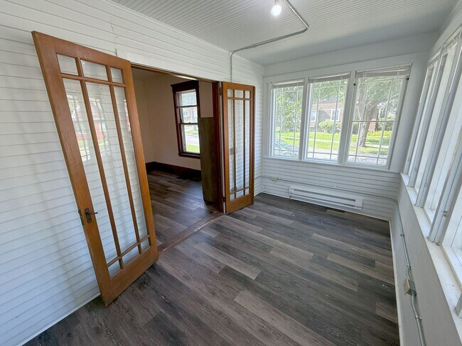 Building Photo - 116 Lathrop St