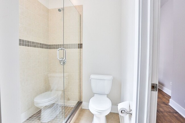 Building Photo - Bucktown 2bed/1bath...NEXT TO THE 606 TRAIL!  In-Unit Laundry & Central Air!