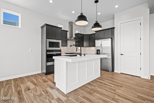 Building Photo - 13992 Margaret Ponce Ave