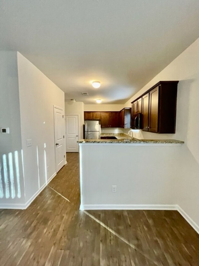 Building Photo - Luxurious 2 story 3 bedroom 2.5 bath Townh...