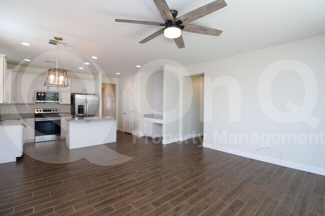 Building Photo - 624 E Vail Ln