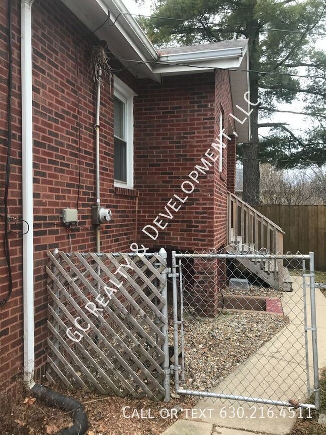 Building Photo - 1460 Whitcomb Ave