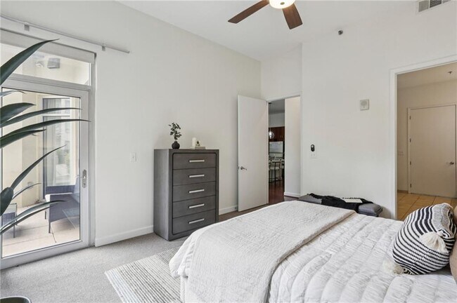 Building Photo - 711 Cosmopolitan Dr NE