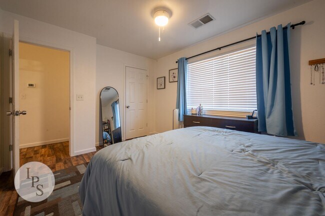 Building Photo - Fresno Westside Apt, 2BR/1BA, Shaw/Marks - Lots of Amenities