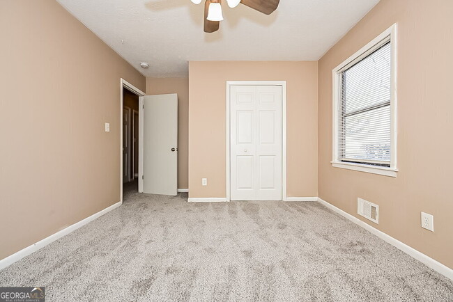 Building Photo - 10192 Port Royal Ct