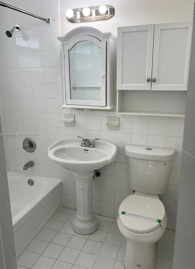 Building Photo - 7510 Carlyle Ave