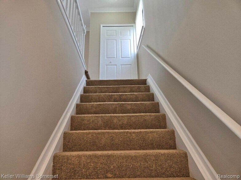 Building Photo - 71 Meadow Wood Dr