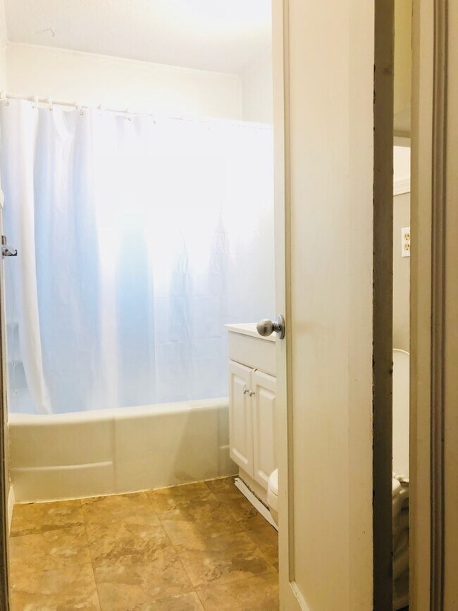 Building Photo - 1020 N 15th St