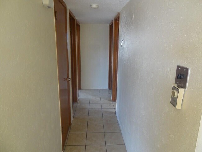 Building Photo - 9752 Blue Wing Dr