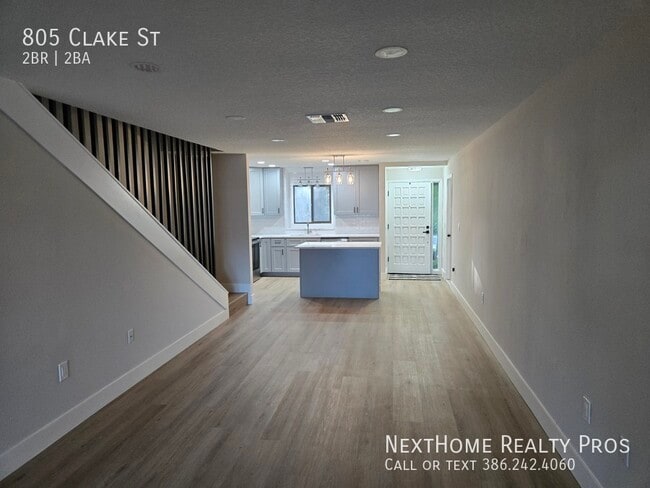 Building Photo - 805 Clake St