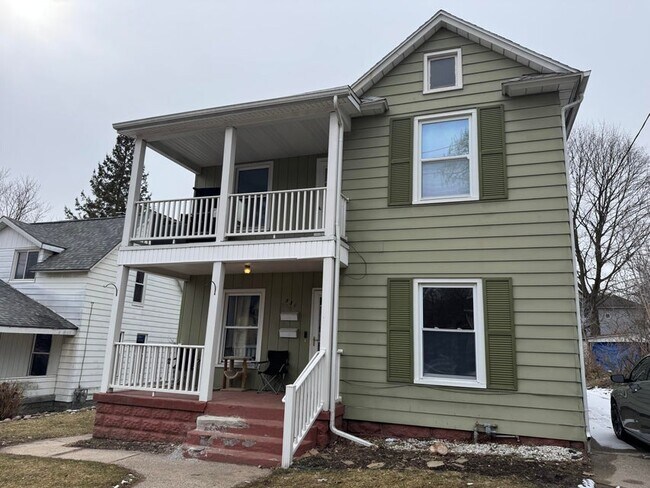 Building Photo - 531 Eastern Ave NE