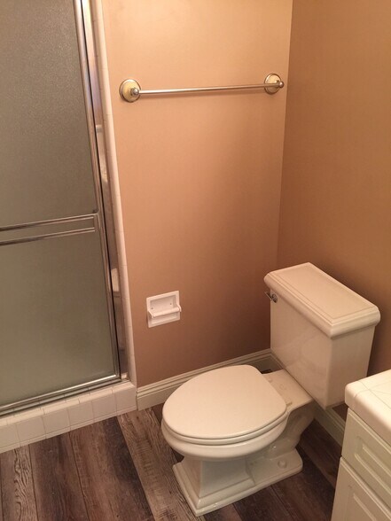 Building Photo - 2000 Karen St