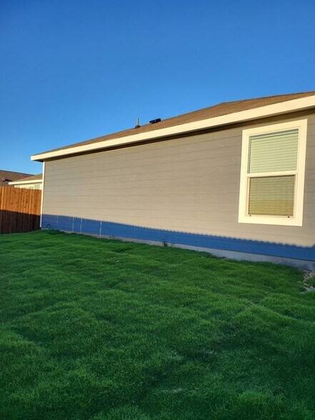 Building Photo - 6020 Sumlin Wy
