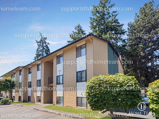 Building Photo - "Charming 2-Bed Condo in Bellevue with 923 Sq Ft of Comfort!"