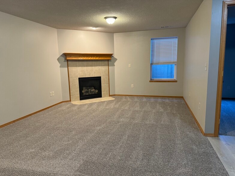 Building Photo - 3335 N Governeour Cir