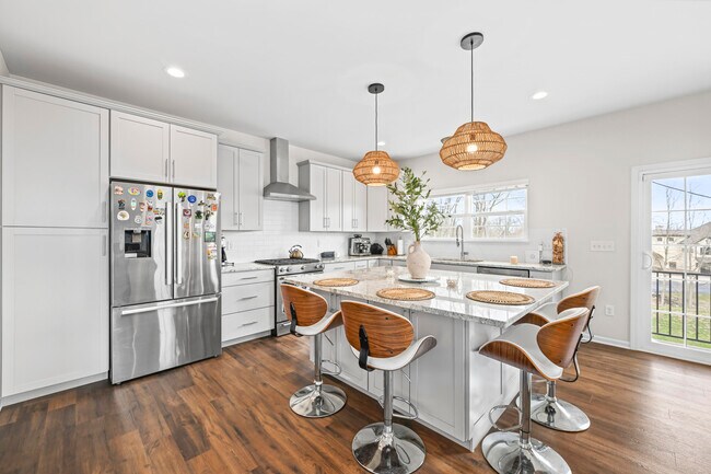 Building Photo - 1868 Forest View Ct