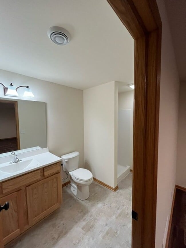 Building Photo - 516