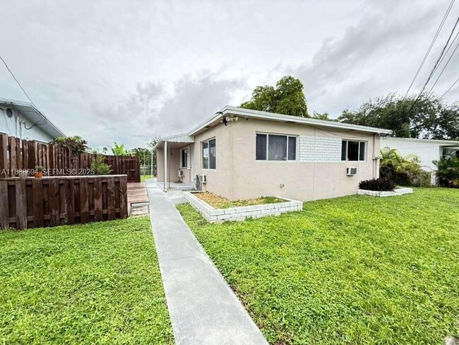 Building Photo - 1049 SW 3rd St