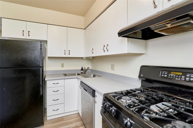 Building Photo - 61 Woodlake Ct