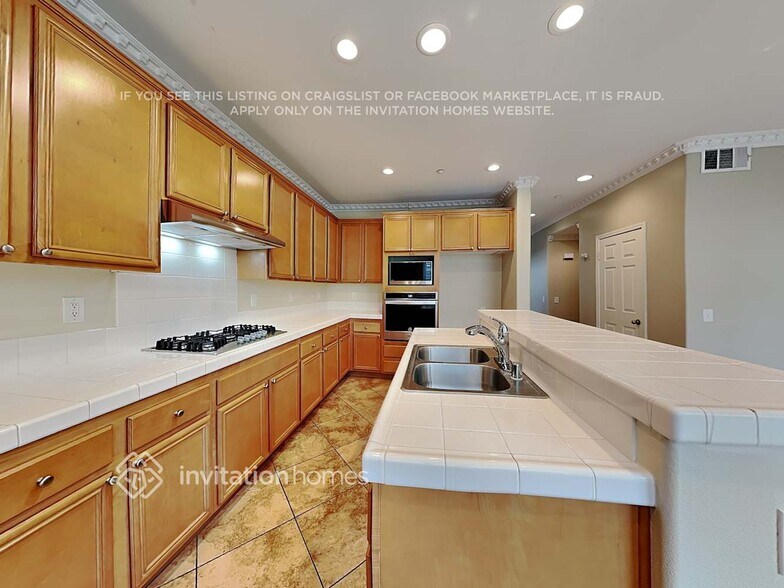 Building Photo - 7502 Sultana Ave