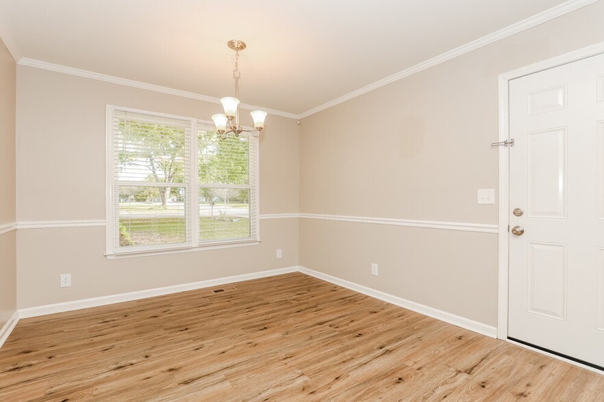 Building Photo - 2409 Racquet Club Dr