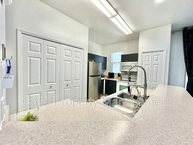 Building Photo - 1134 S Beach Cir