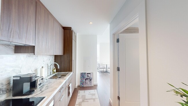 Building Photo - 430 Stuart St