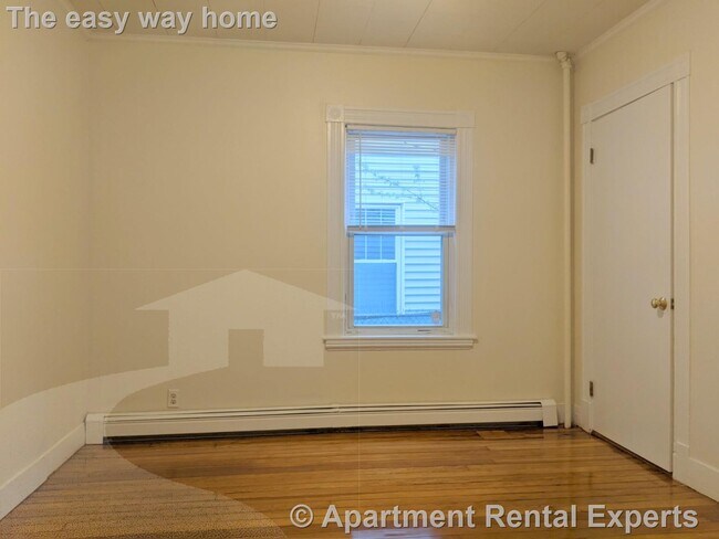 Building Photo - 83 Yorktown St