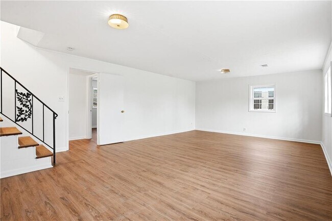 Building Photo - 4165 Williamsburg Dr