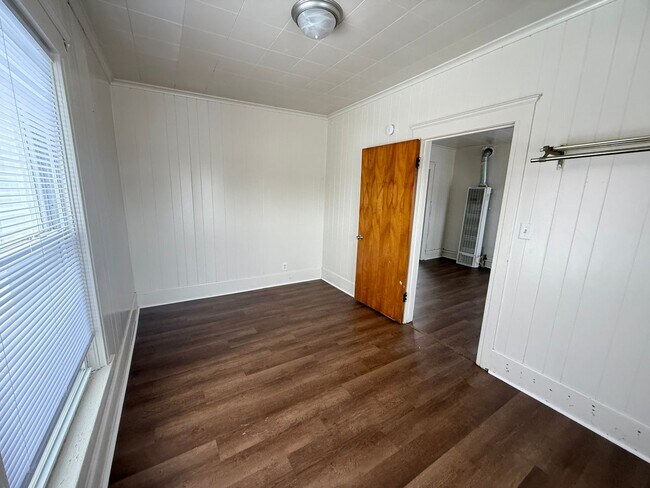 Building Photo - Ganson St 1101-1105 E w/East Ave 525 &amp; 527 N