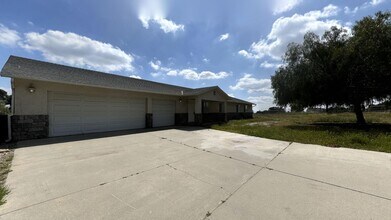 Building Photo - 3 Bedroom 2 Bath Home Located on Large Lot in Cherry Valley!