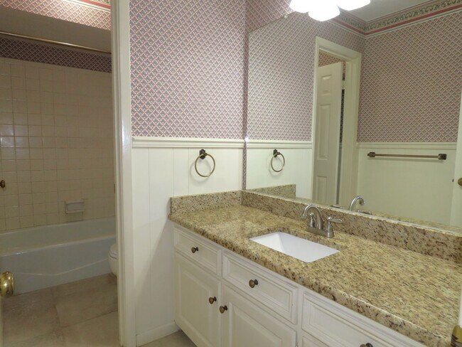 Building Photo - South Tyler! Beautiful 4 Bedroom, 3 Bath House