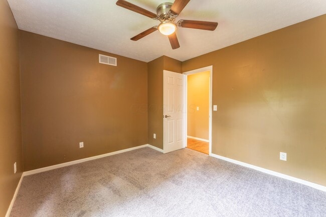 Building Photo - 4951 Hidden View Ct