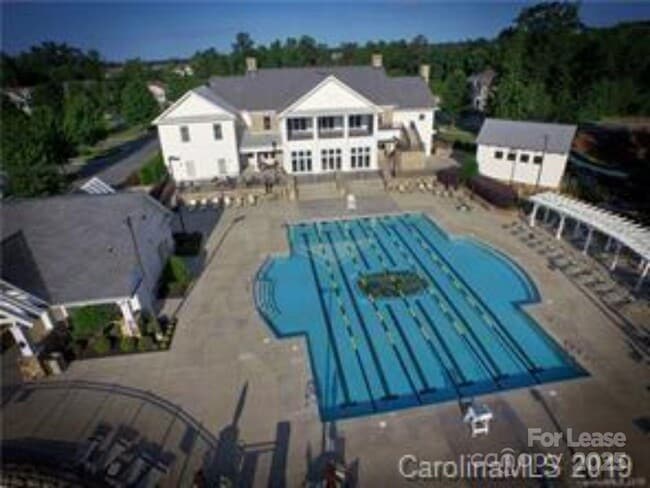 Building Photo - 1067 Winnett Dr