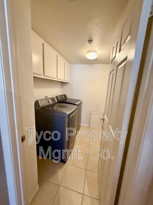Building Photo - 2021 Pleasant Waters Ct