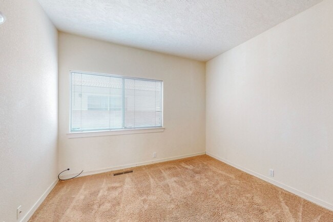 Building Photo - 2 story 4 bedroom