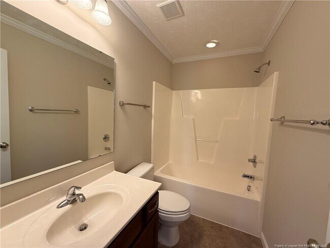 Building Photo - 402 Colonist Pl