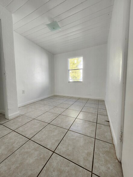Building Photo - 8883 SW 126th Ter