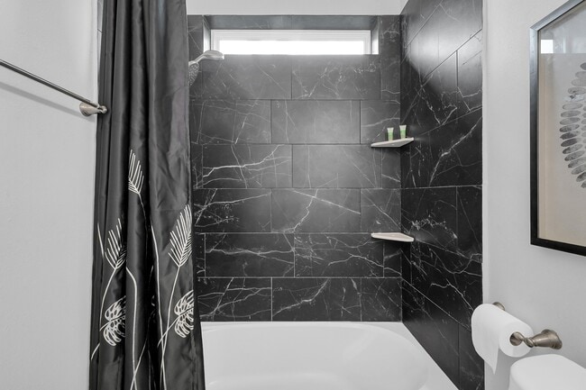 Building Photo - 2116 Oatfield Dr