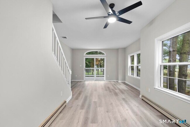 Building Photo - 815 S Pine Creek Rd