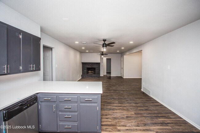 Building Photo - 6803 Avenue W
