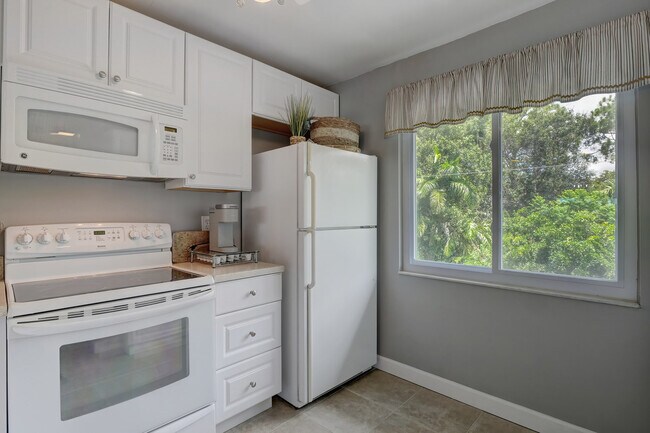 Building Photo - 154 Palm Dr